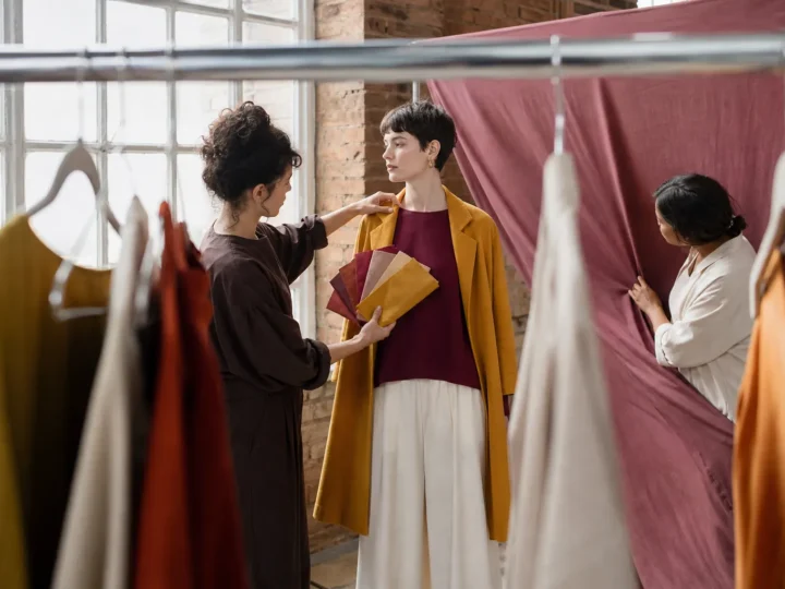 How to Become a Freelance Fashion Stylist